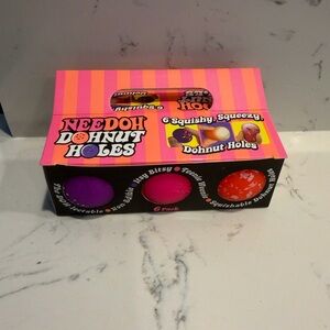 NEEDOH Holes Kids Squishy 6 teenie pack